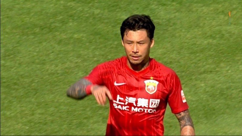 《刺杀小说家》单日票房4447万，稳居榜单第三名。